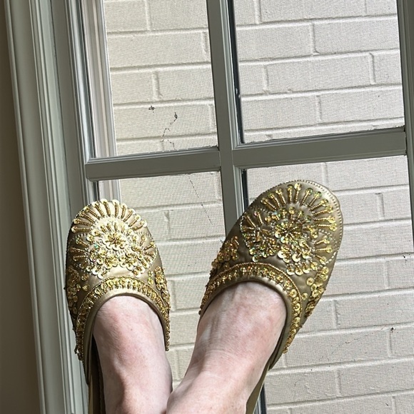 Vintage Size 8 House Shoes Slippers Sequined Puffy Tops Gold & Tan No Brand - Picture 1 of 6